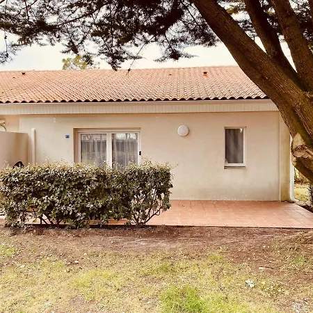 Holiday home Duplex 6 Pers, Piscines Dont Chauffee, 300 M